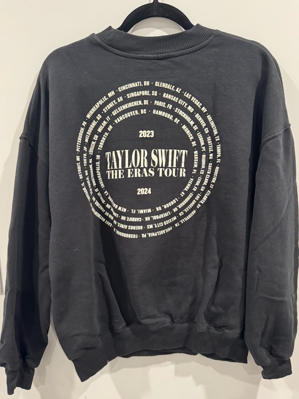 TAYLOR SWIFT • THE ERAS TOUR ALL TOO WELL LIVE PHOTO OVERSIZED CREWNECK (M) - Picture 4 of 9